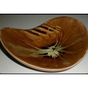 Vintage ashtray ceramic pottery W21 Canadian kidney shaped. 1970s design